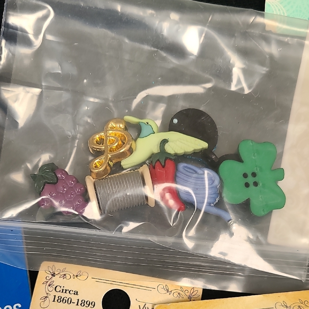 Assorted Craft Button Lot - Picture 13 of 16